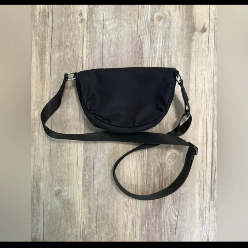 Lululemon All Night Festival Bag Micro 2L Black / Silver - Picture 3 of 5